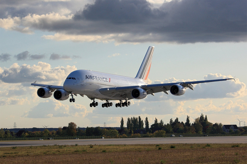 Air France-KLM hit by strong dollar and A380 costs