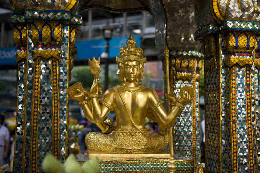 Bangkok's Erawan shrine reopens