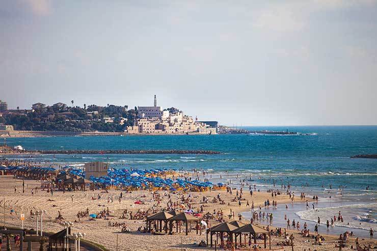 Coronavirus: Israel to isolate overseas arrivals for 14 days