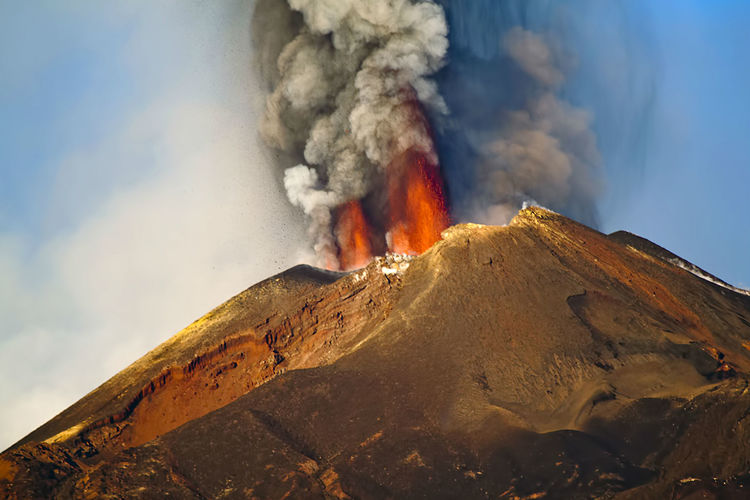 Mount Etna eruption forces closure of Sicily's Catania airport