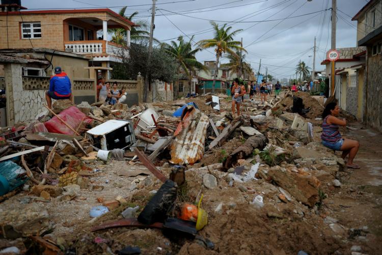 Cook plans Cuba evacuation as Caribbean airports reopen