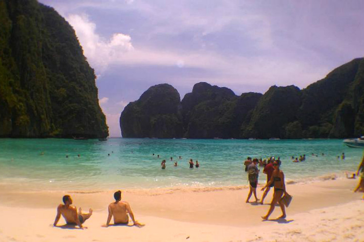 Thai beach made famous by DiCaprio flick to close indefinitely