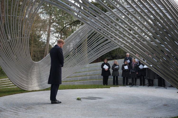 Prince Harry unveils memorial to Tunisia victims