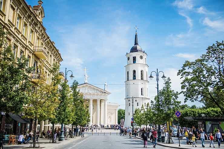 Wizz launches Vilnius routes; restores St Petersburg link
