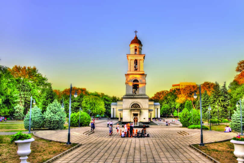 Moldova: Discovering tunnels, wine, spas and castles