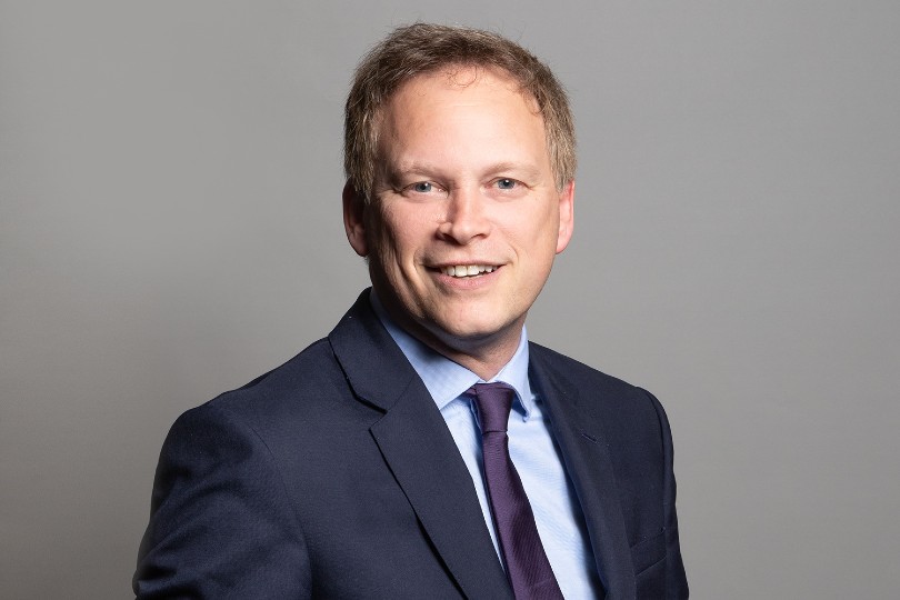 Thousands call for vote of no confidence in Grant Shapps