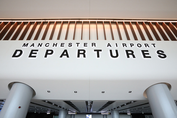 Manchester airport hit by power outage affecting Terminal 3