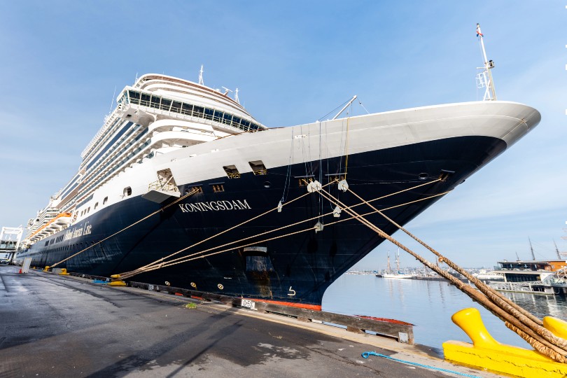 Holland America Line smashes two sales records in a single day