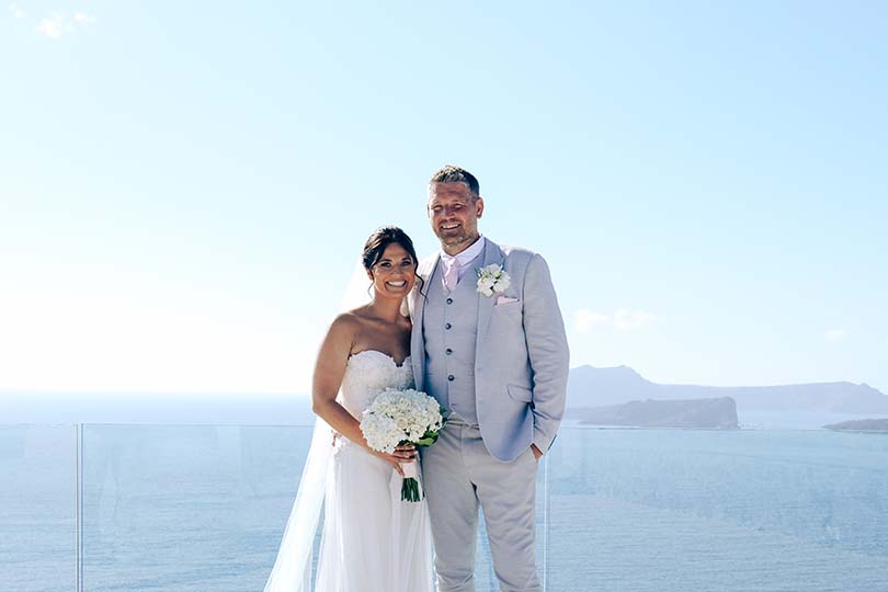 Working with a wedding specialist for a dream wedding in Santorini