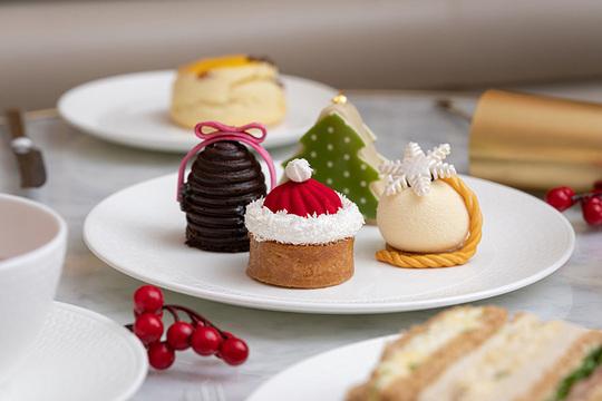 Royal Lancaster London offers dining with a sprinkling of festive spirit
