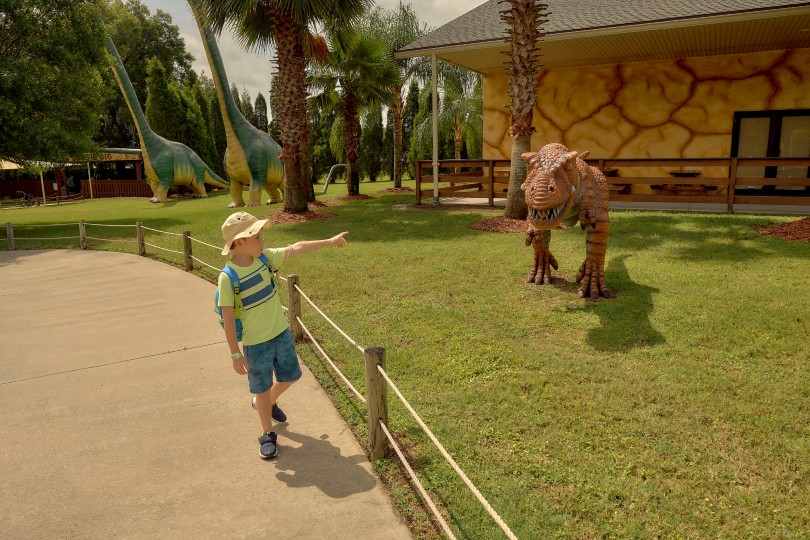 Hunter asiste a Dinosaur World, un centro de autismo certificado en Florida