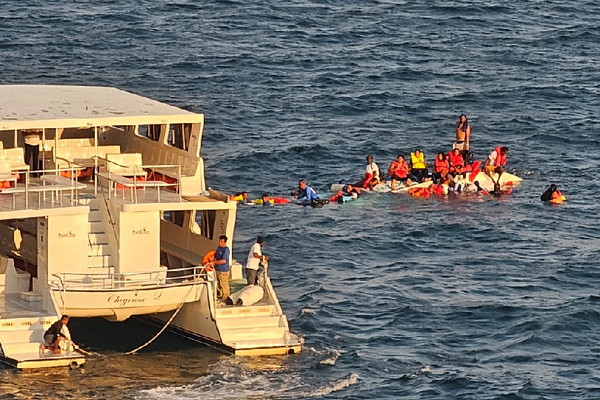 Carnival Dream crew rescue 17 people stranded at sea near Belize