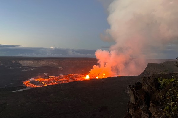 Hawaii placed on red volcano alert following Kilauea eruption