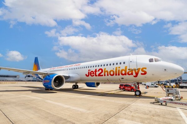 Jet2 extends order for new, more fuel efficient engines