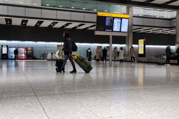 Heathrow baggage workers call off threat of half-term strike action