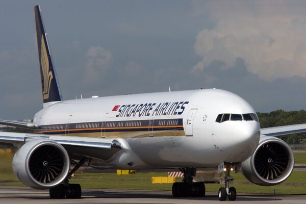 Turbulent Singapore Airlines flight 'fell 178 feet in less than five seconds'