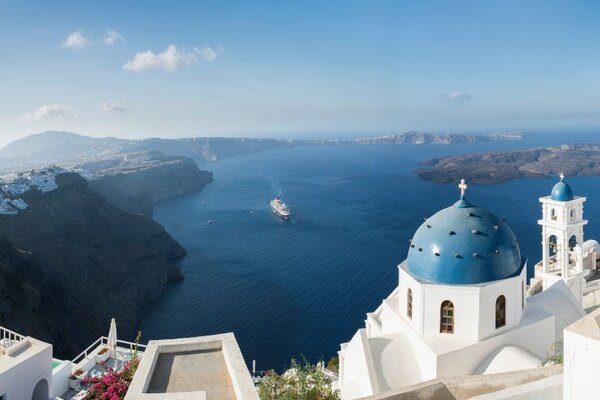 Greece hints at capping cruise guest numbers in holiday hotspots
