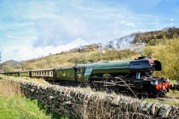 Just Go! Holidays puts Flying Scotsman breaks on sale