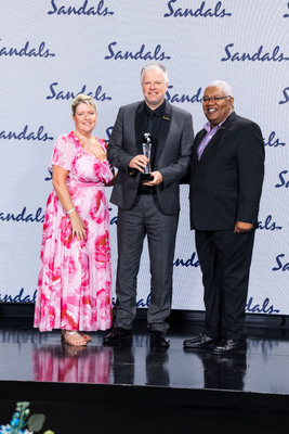 Neil Read wins award at Sandals’ global sales conference