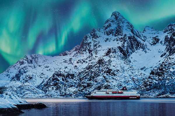 Win a £100 Lifestyle voucher with Hurtigruten